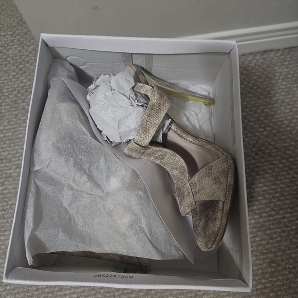 NWT Alexis Harrison Tan Heeled Sandals Size 9 - Picture 3 of 11